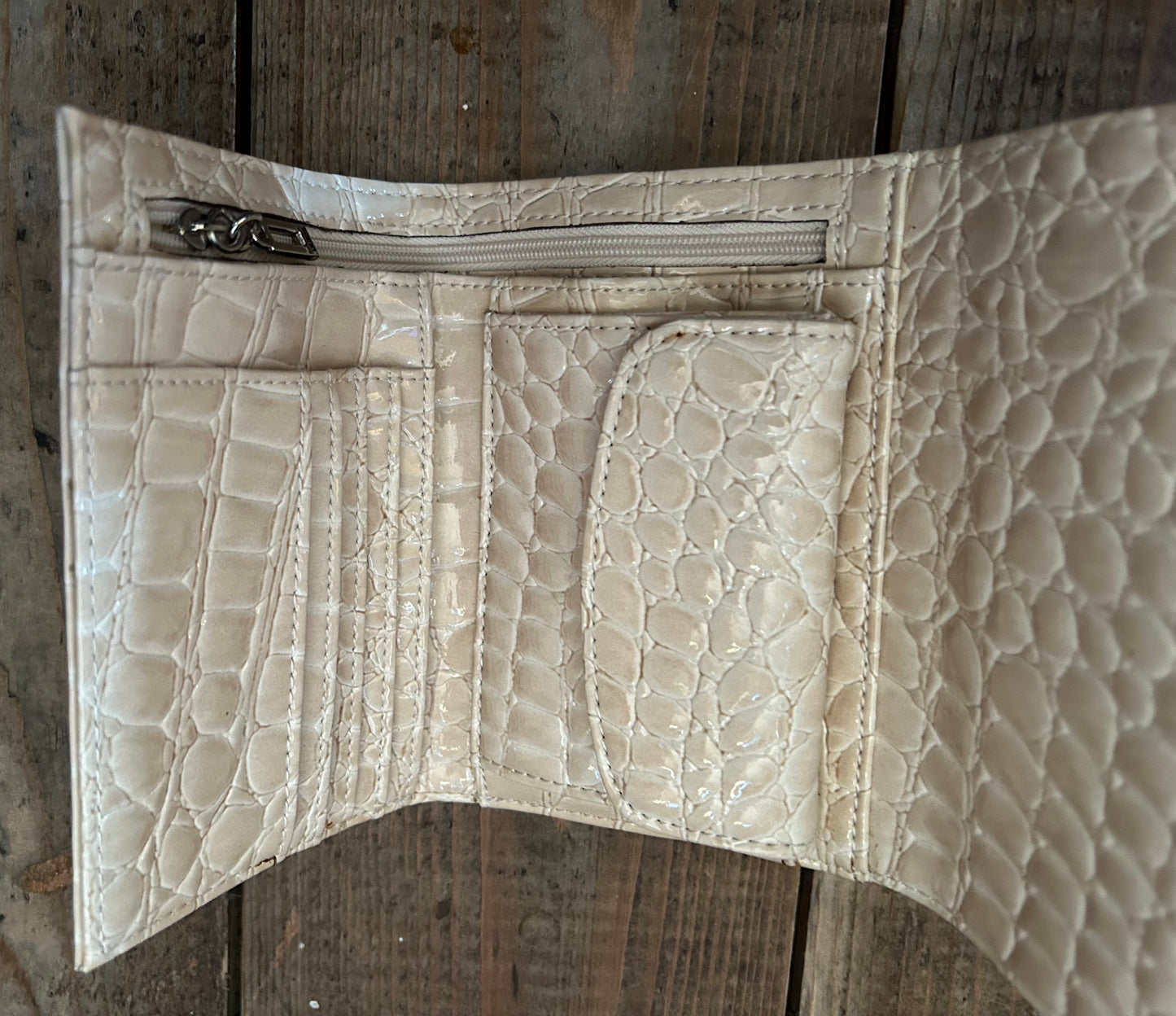 Guess ivory wallet