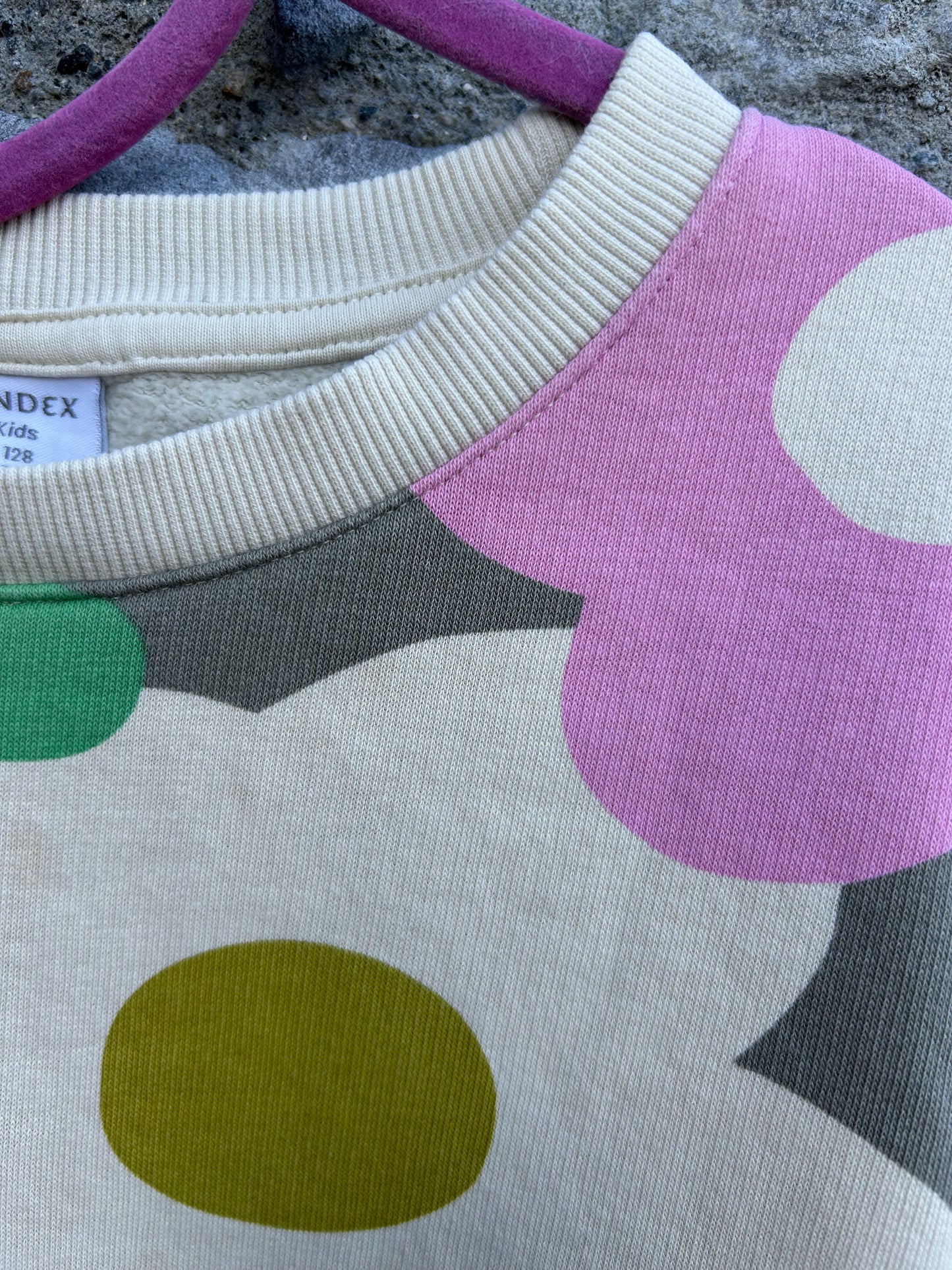 Big flowers sweatshirt  7-8y (112-128cm)