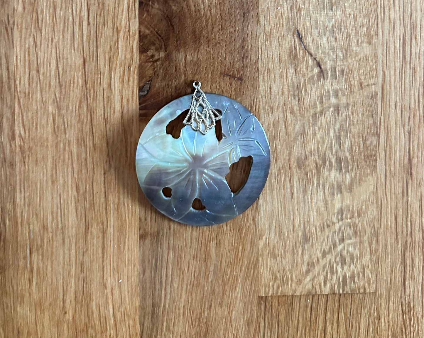 Mother of pearl pendant