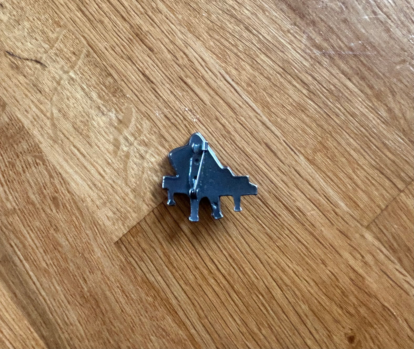Piano brooch