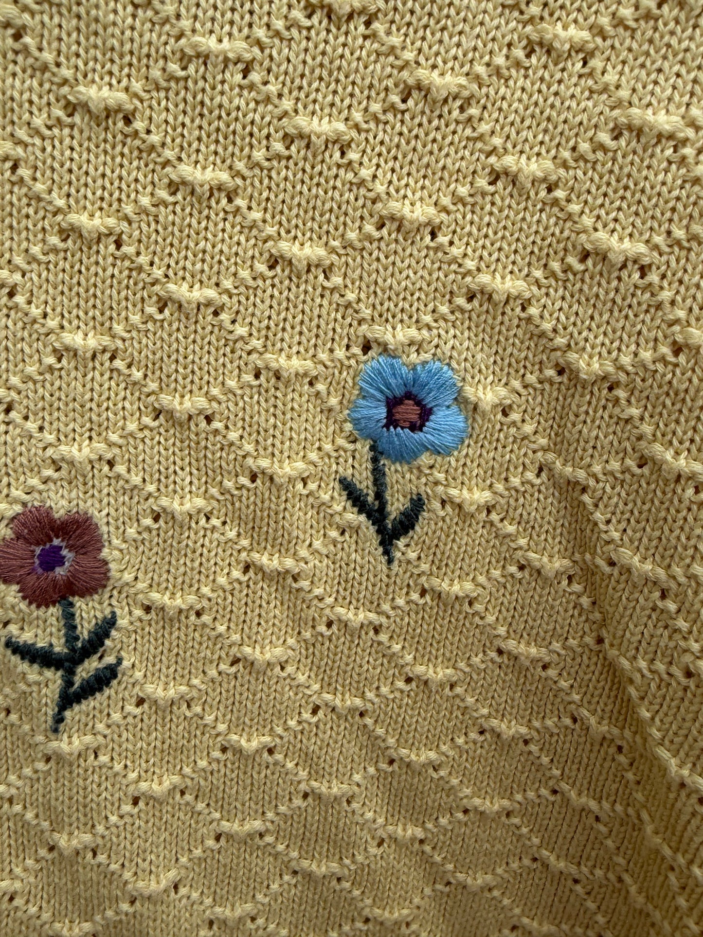 Yellow embroidered jumper  7-8y (122-128cm)