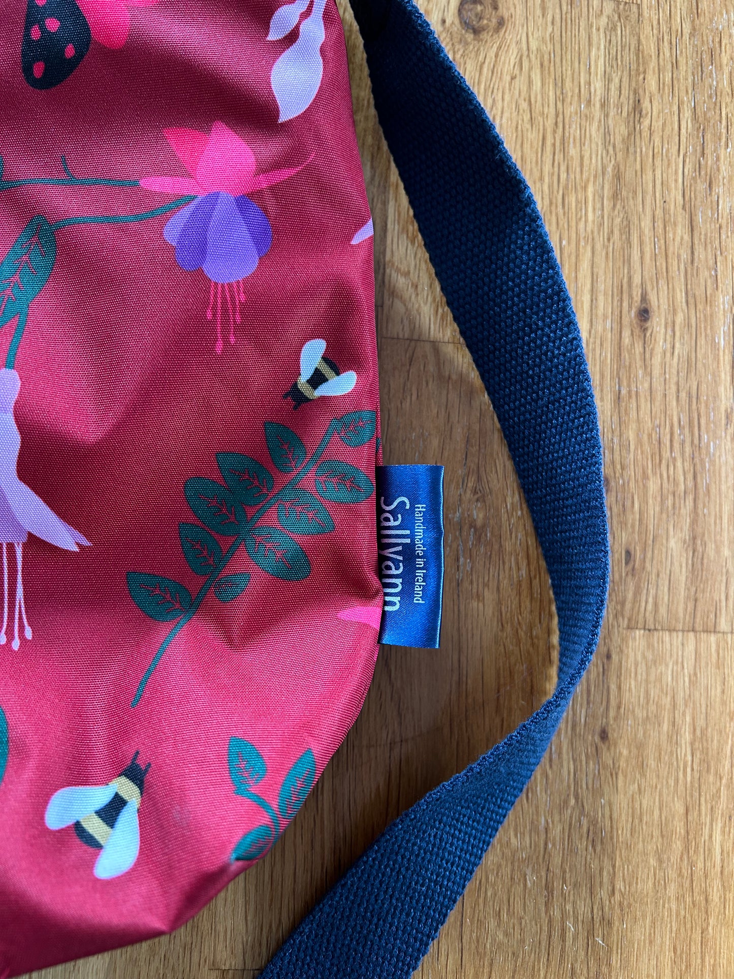 Red fuchsia crossbody bag