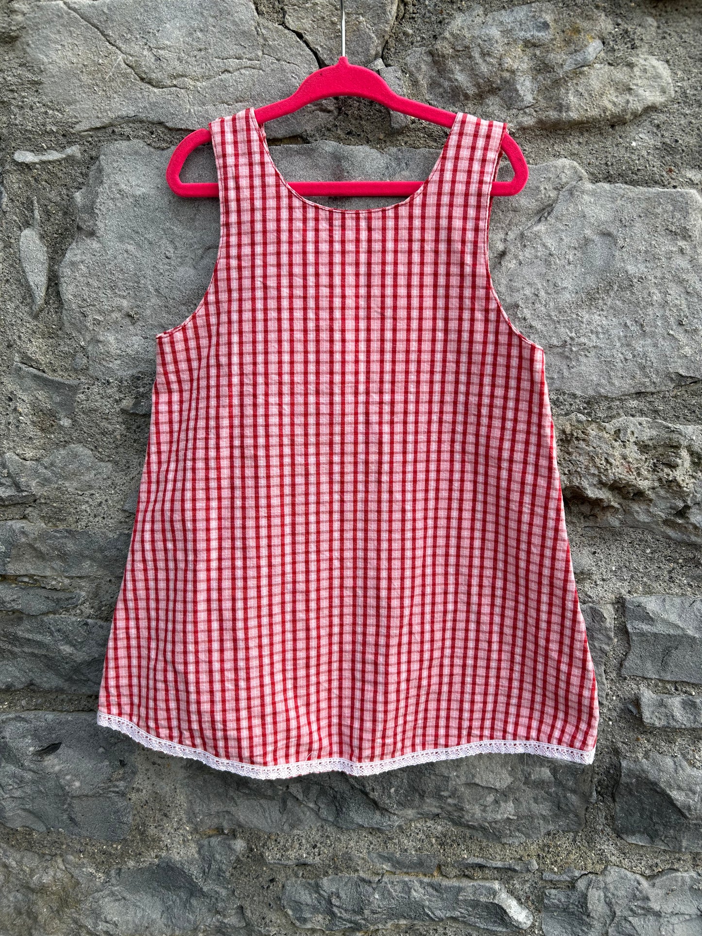 Red check pinafore  4y (104cm)
