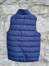 Load image into Gallery viewer, Navy puffy gilet  7-8y (122-128cm)
