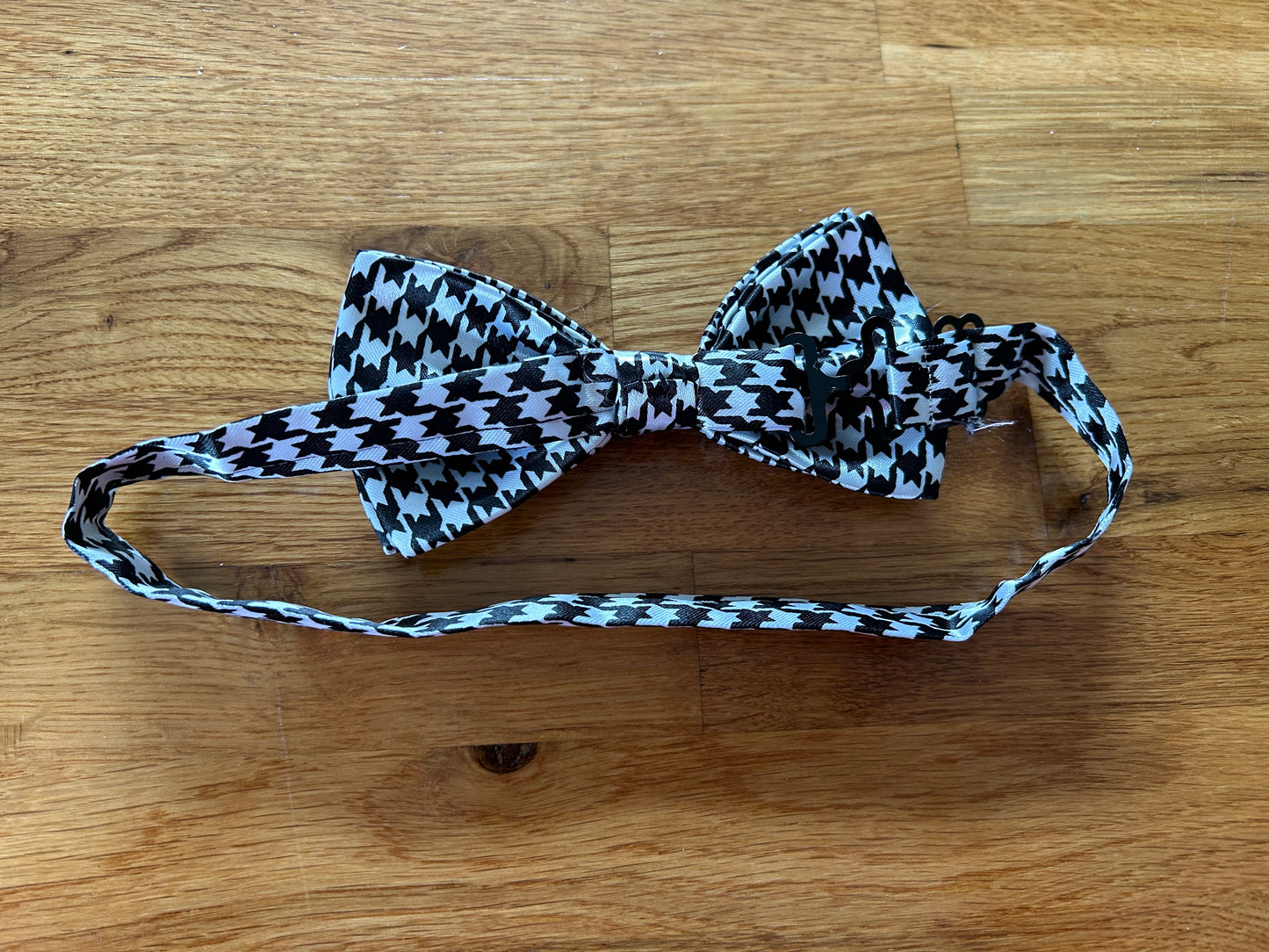 Houndstooth bow tie