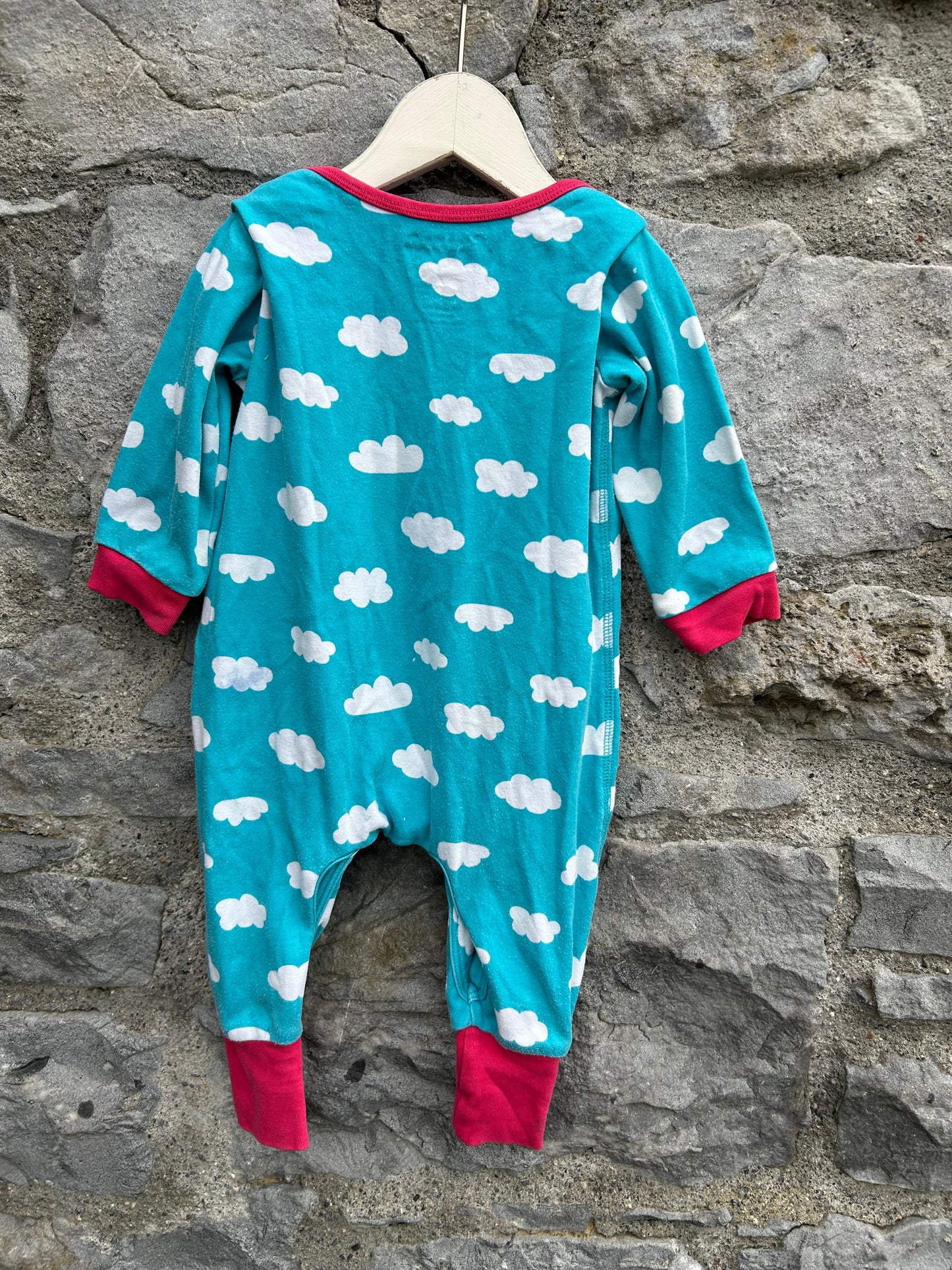 Giraffe cloudy blue onesie  3-6m (62-68cm)