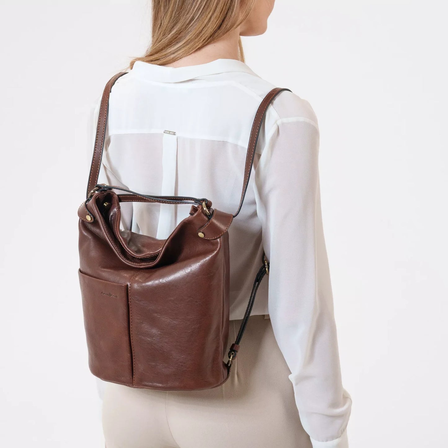 Brown pockets leather bag