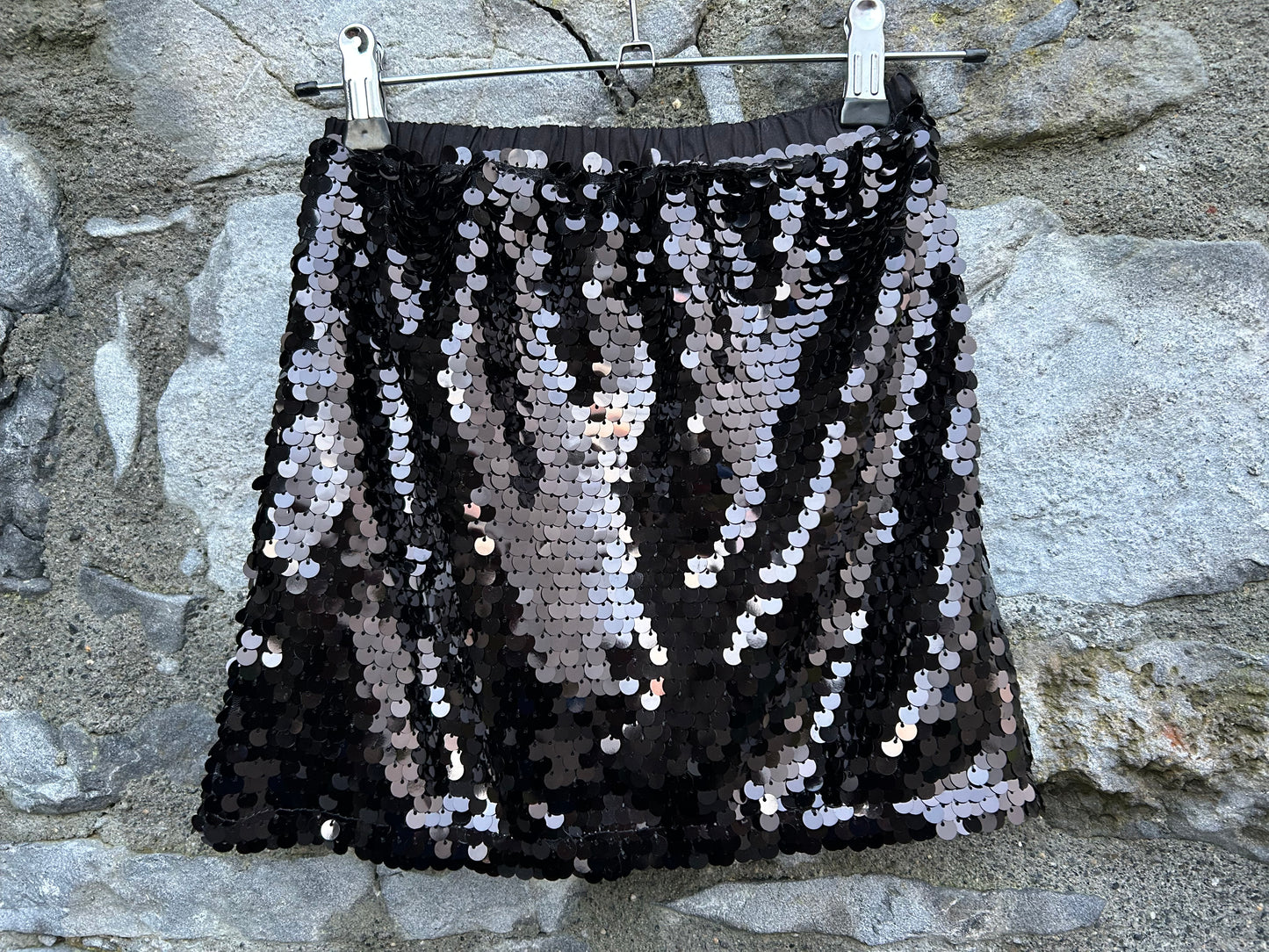 Black sequin skirt  5-6y (110-116cm)