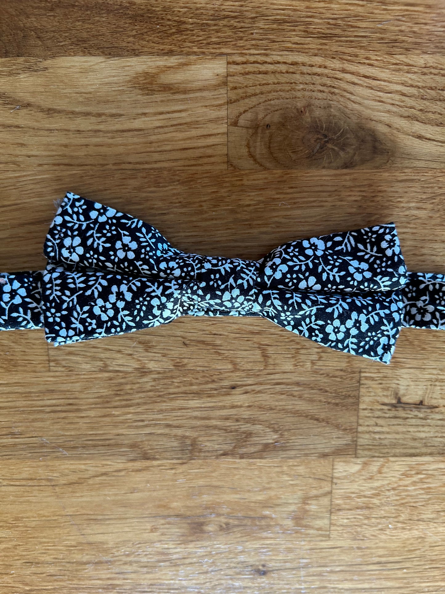 Black liberty bow tie