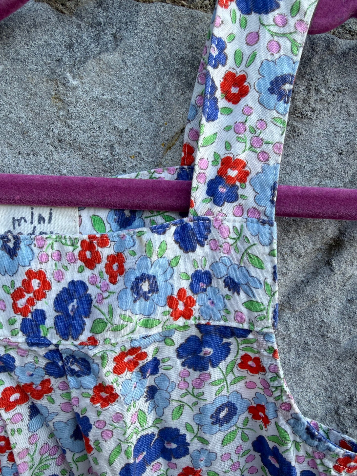 Blue flowers jumpsuit  4-5y (104-110cm)