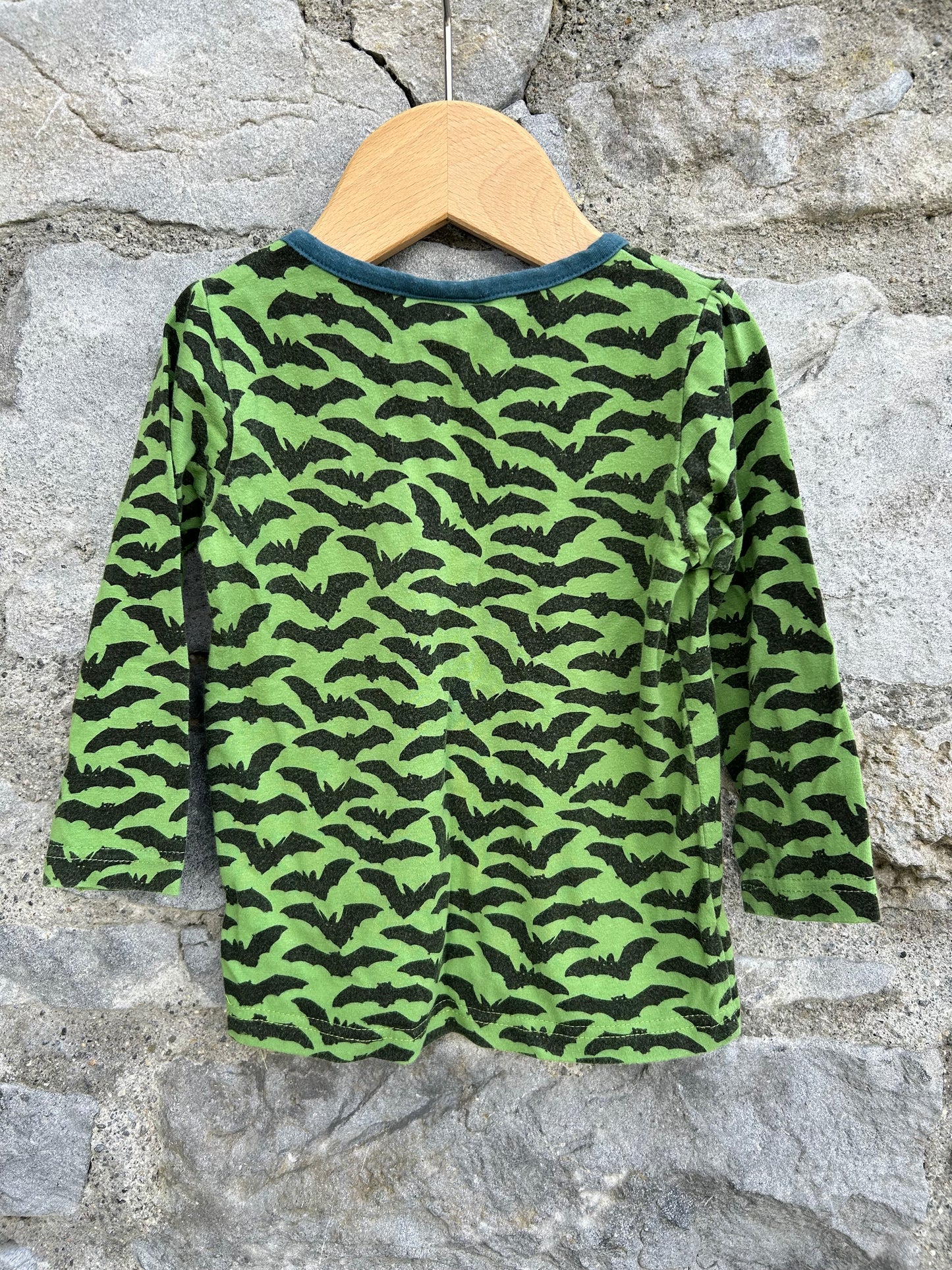 Green bat top   9-12m (74-80cm)