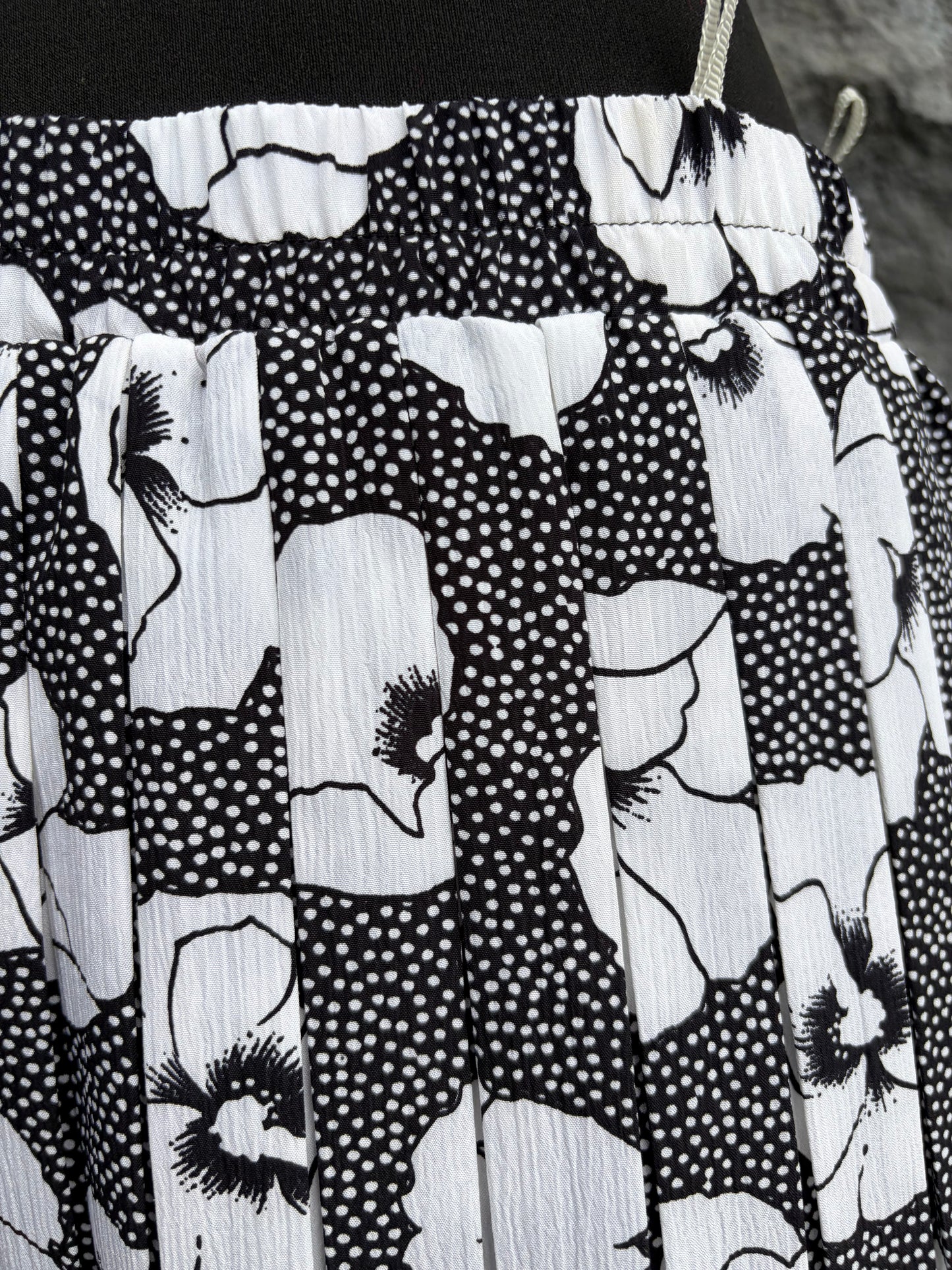 80s Black&white Flowers&dots skirt uk 10-12