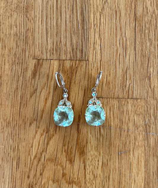 Light green drop earrings