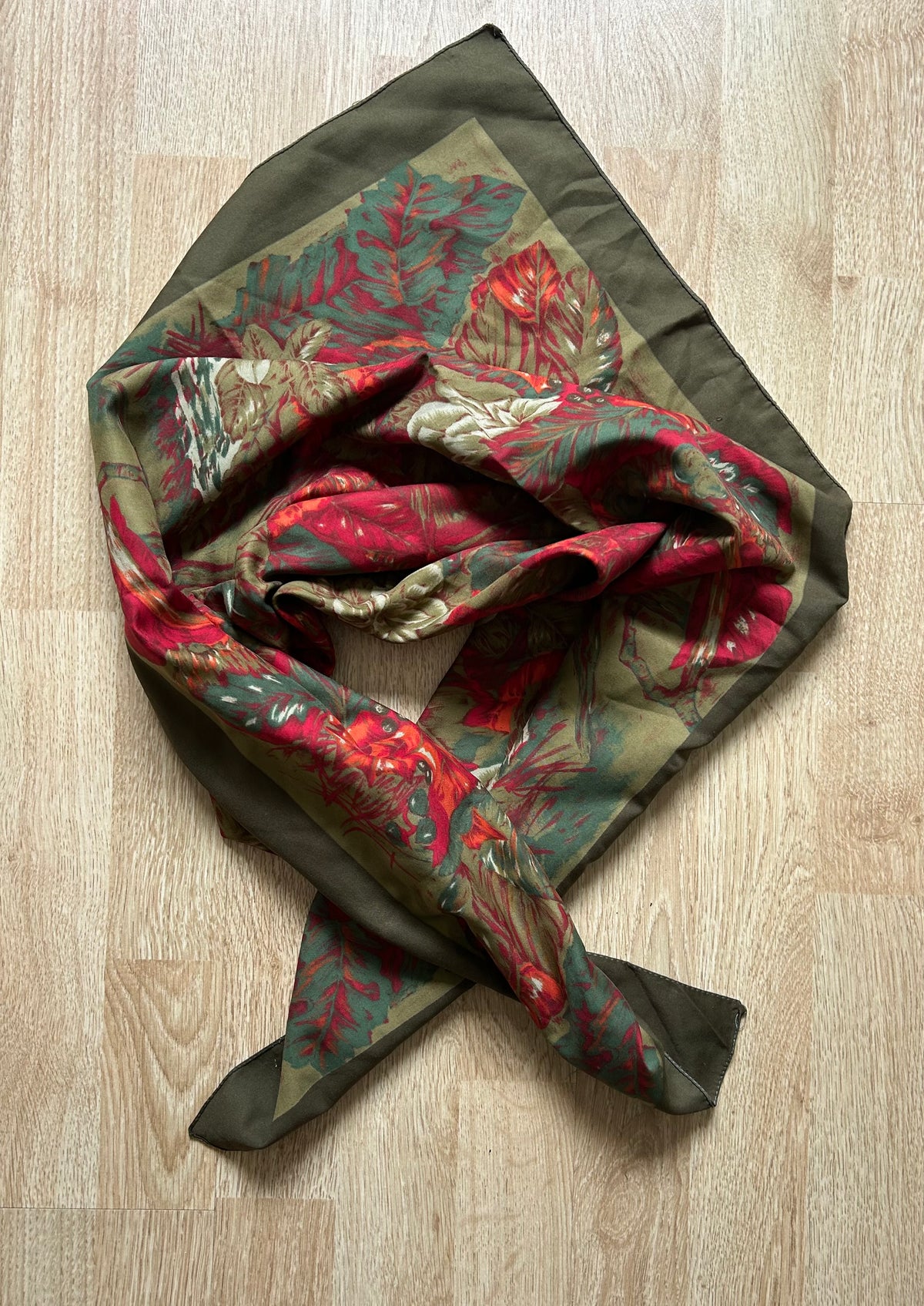 Dark green&red scarf