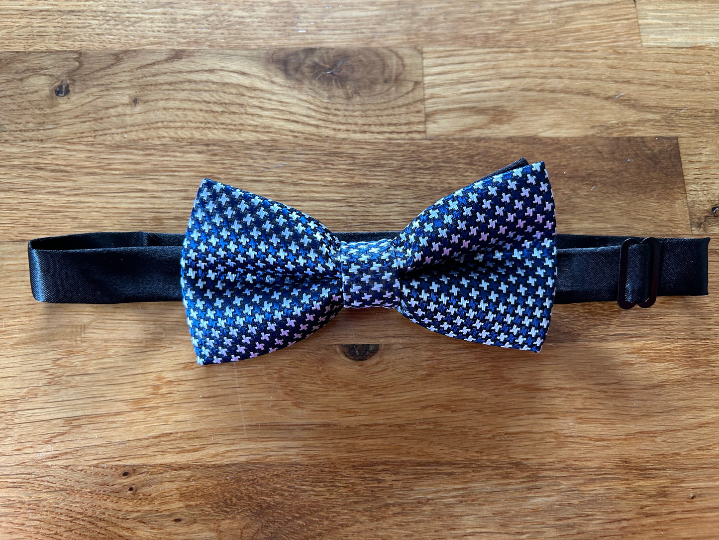 Black&white bow tie