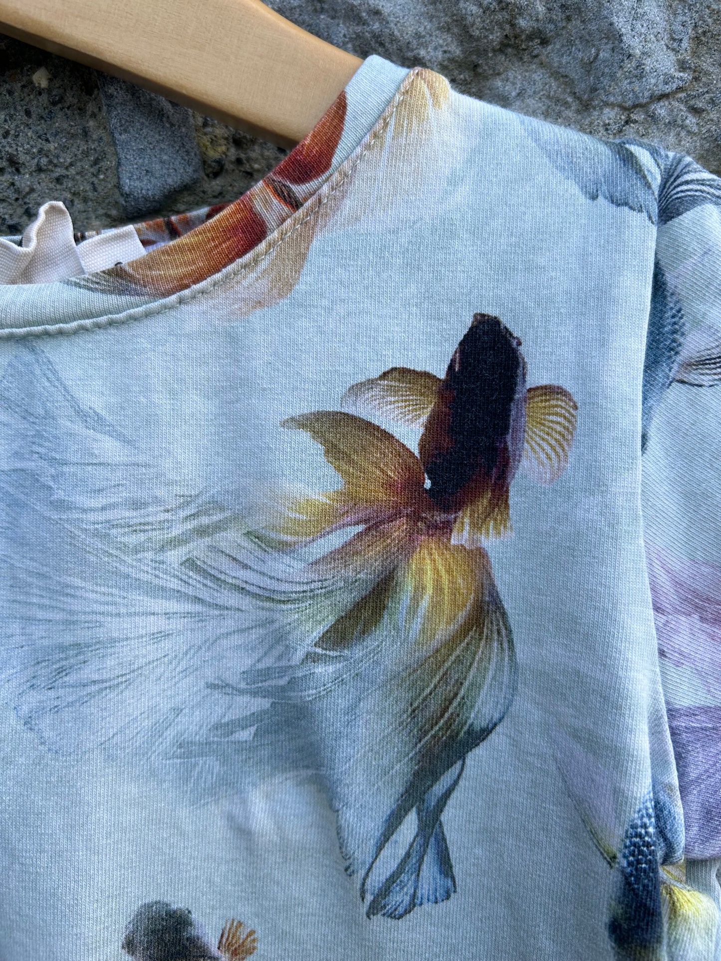 Butterfly Koi fish T-shirt  5-6y (110-116cm)