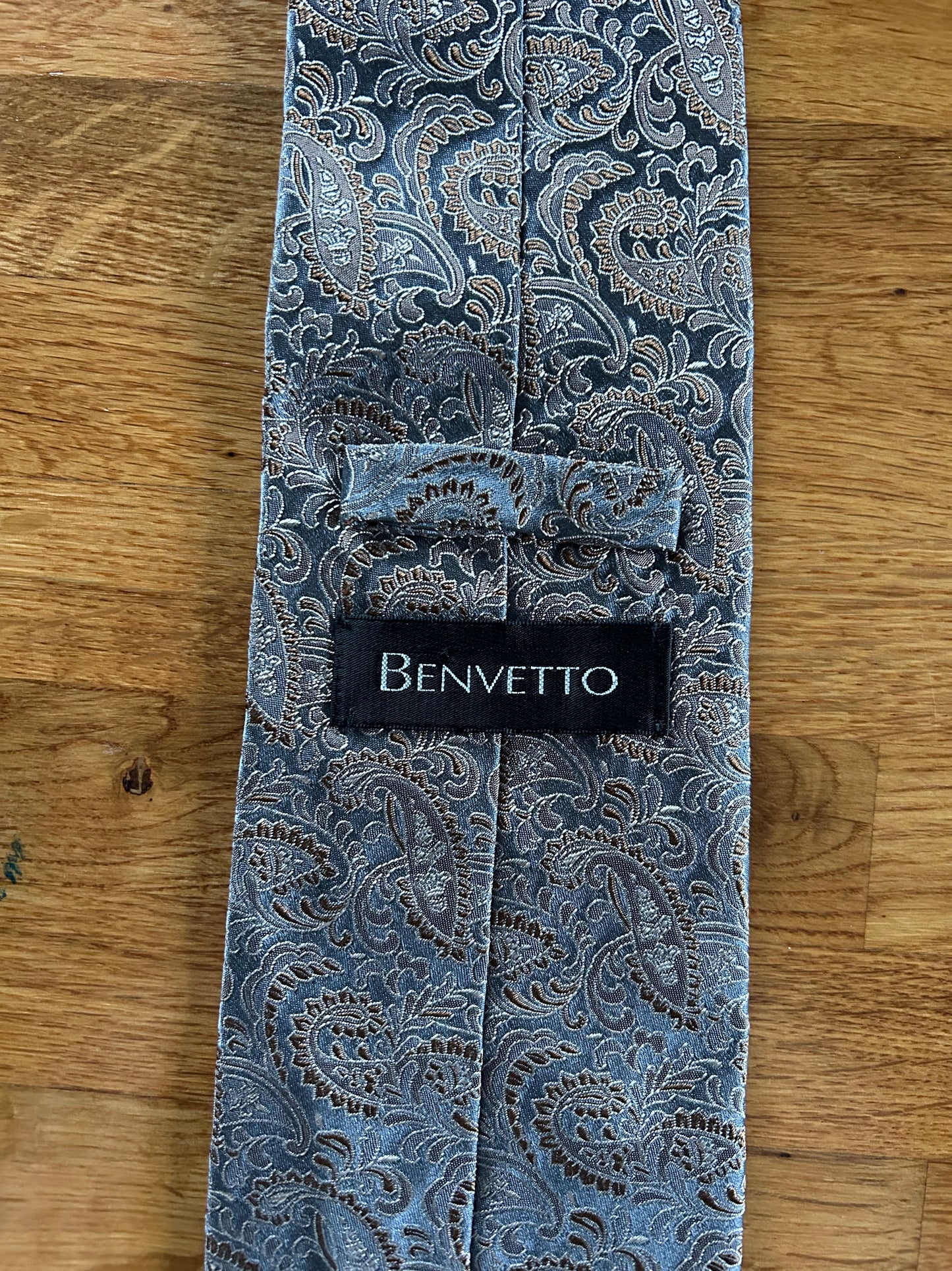 Grey&brown shiny paisley tie