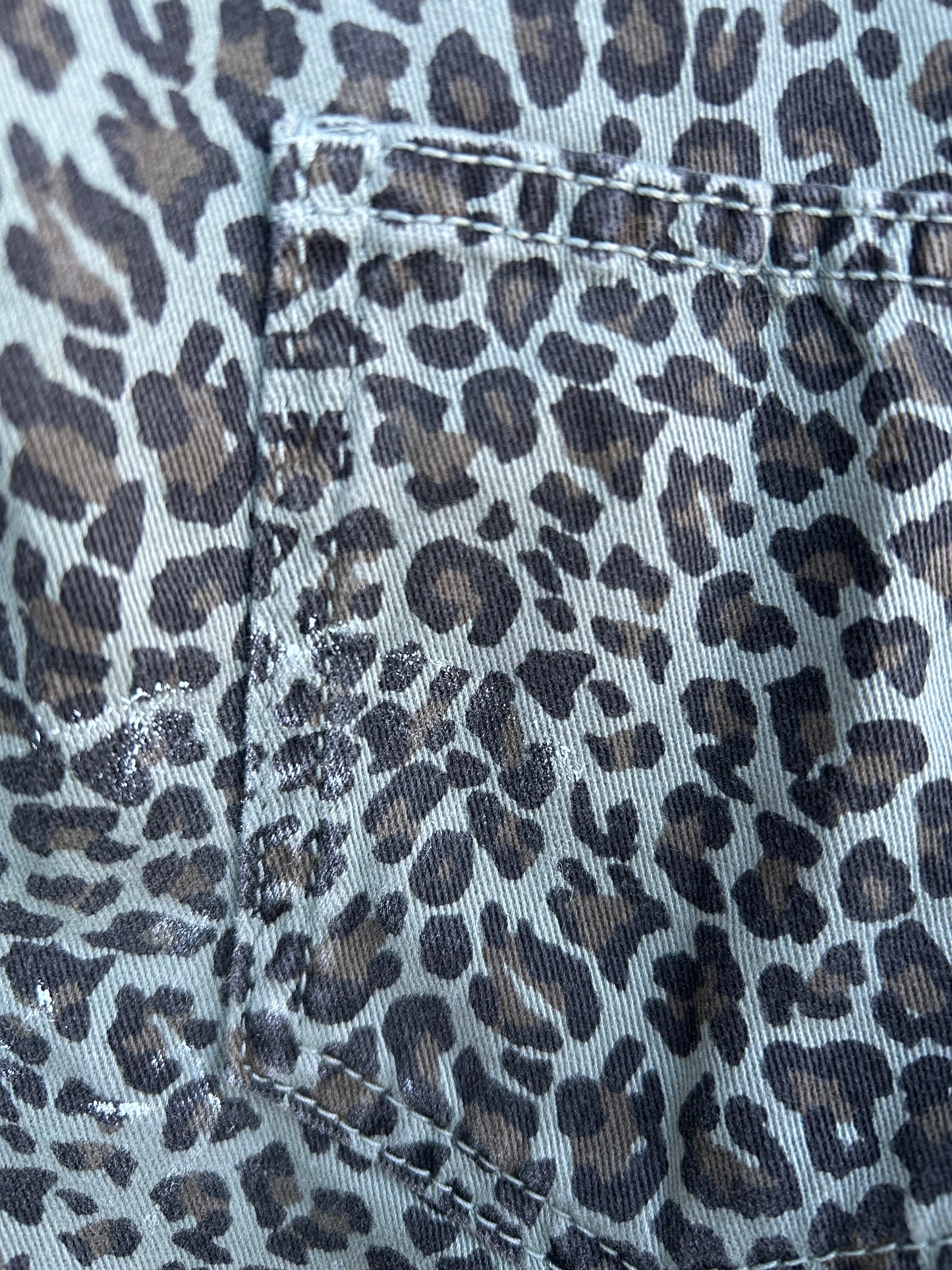 Leopard print green denim pinafore  8-9y (128-134cm)