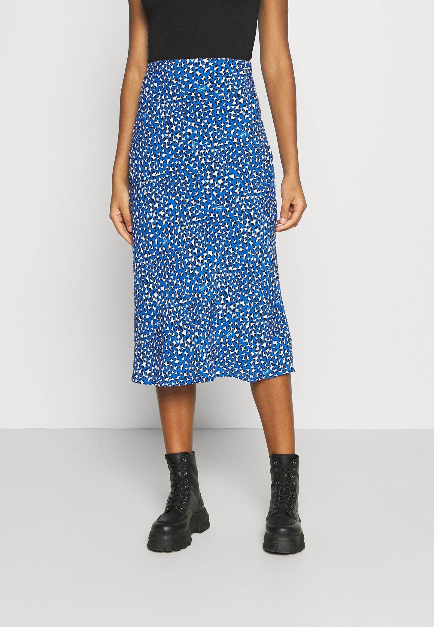 TH Blue skirt uk 6-8