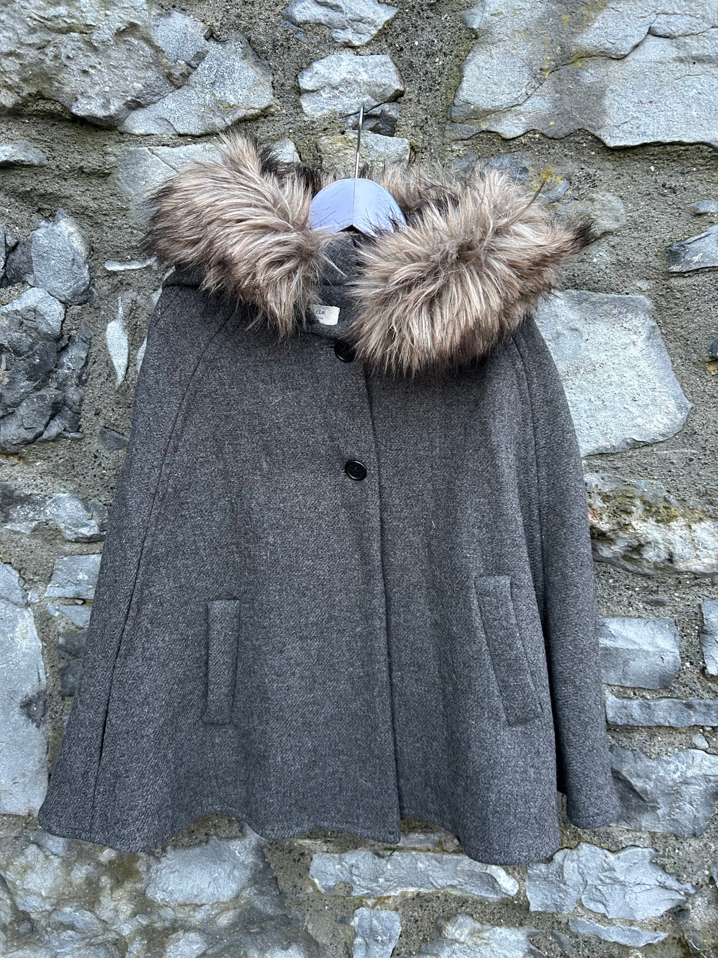 Grey cape with faux fur collar  9-10y (134-140cm)