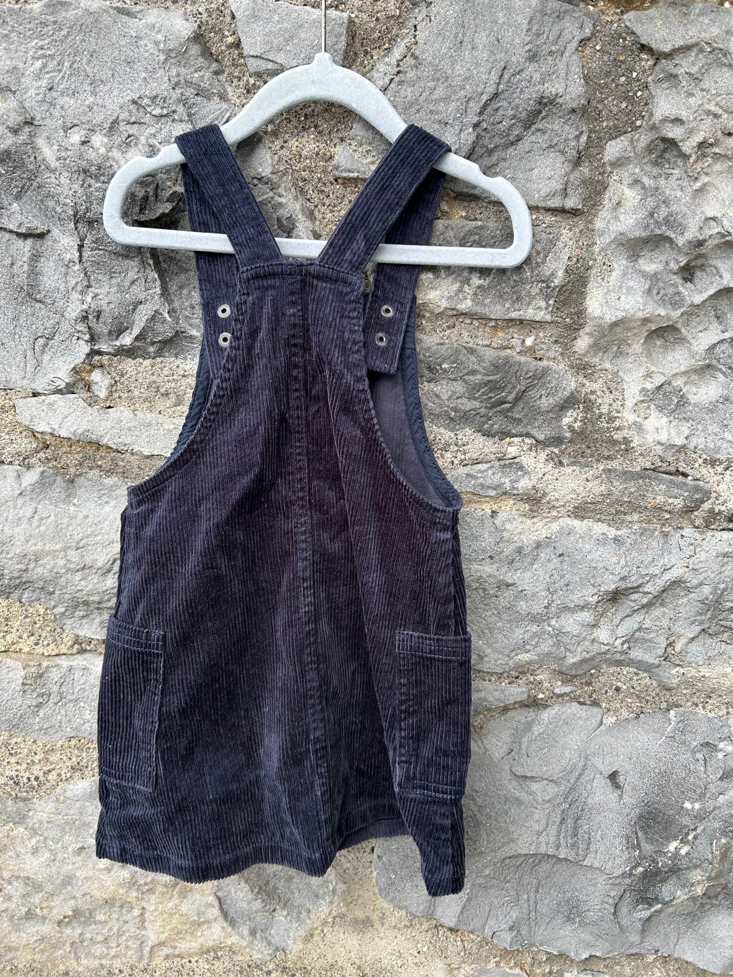 Black cord pinafore 2-3y (92-98cm)