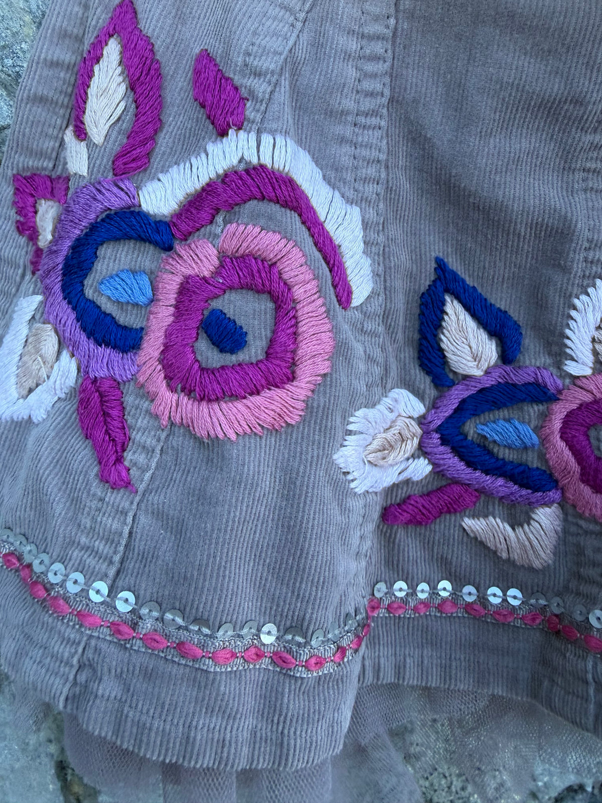 Embroidered grey cord skirt  10-11y (140-146cm)