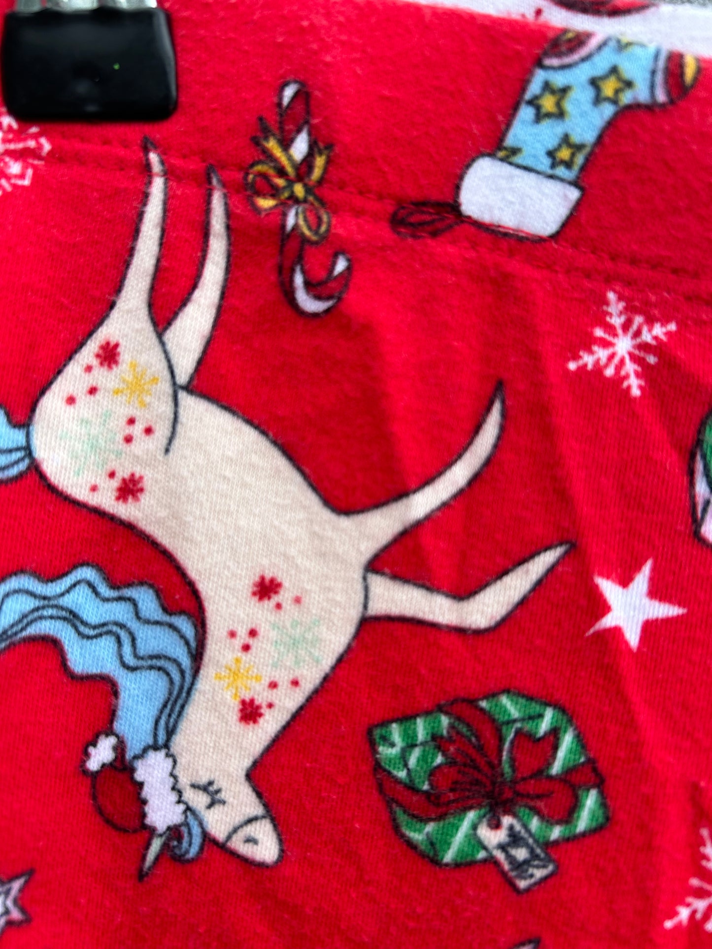 Christmas unicorns red pjs  11-12y (146-152cm)