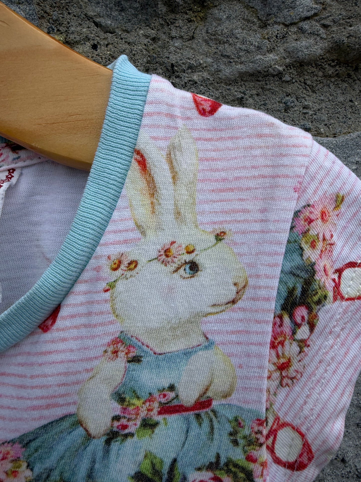 Dancing bunnies vest 6m (68cm)