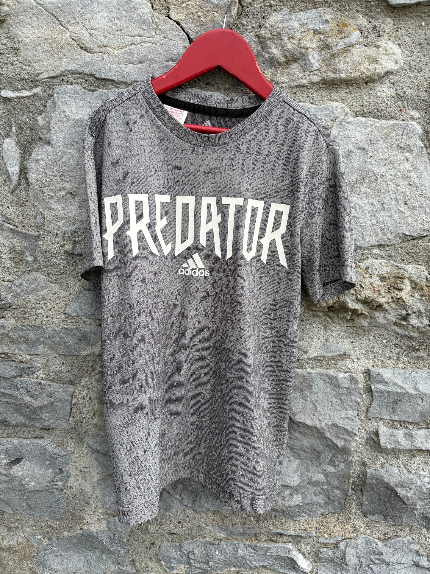 Predator graphic grey t-shirt  9-10y (134-140cm)
