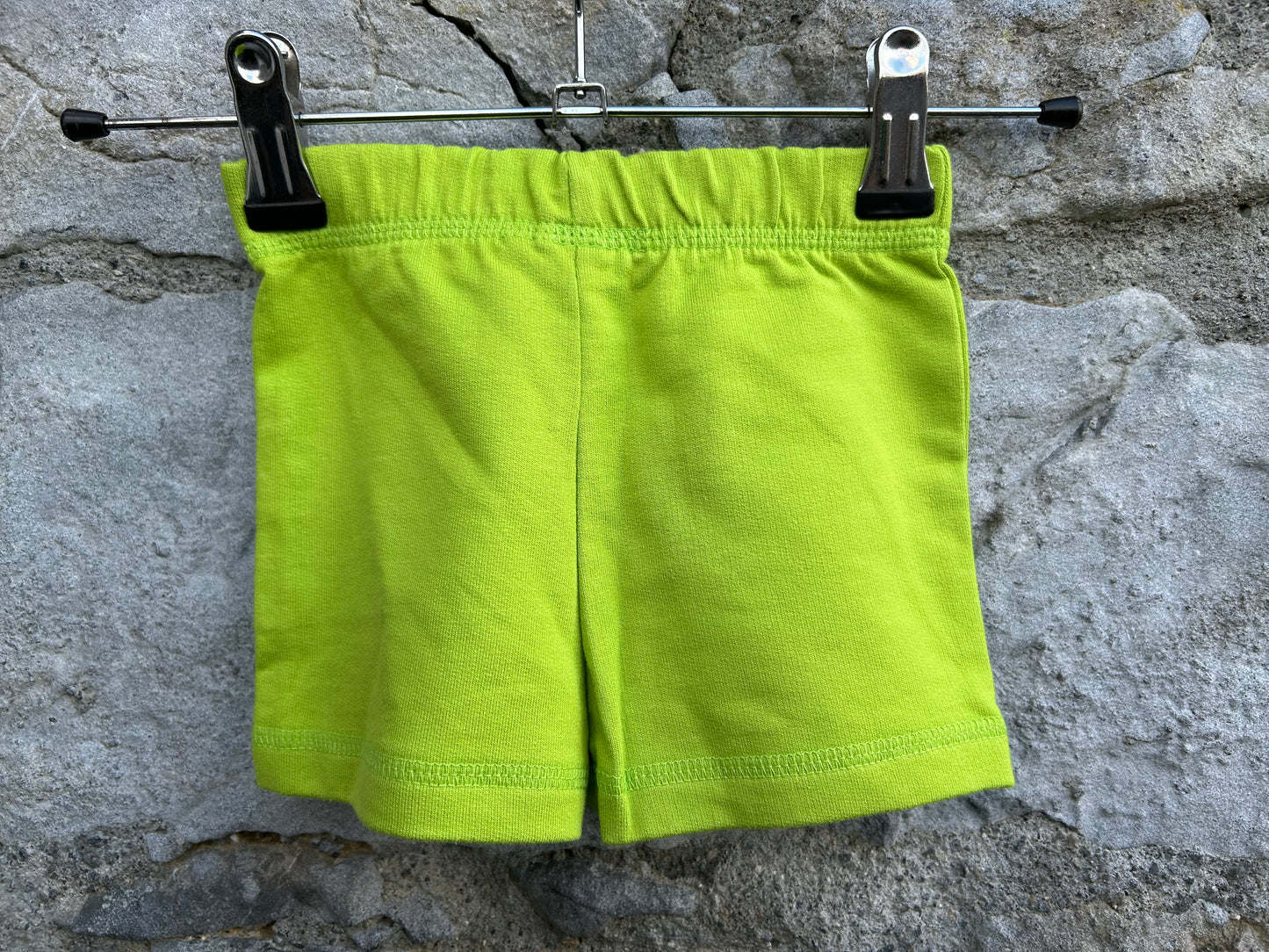 Lime green shorts  9-12m (74-80cm)