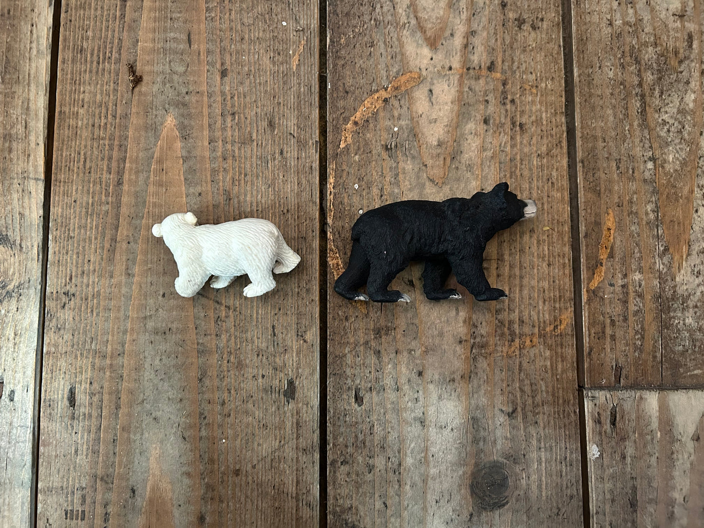 Bears figurine