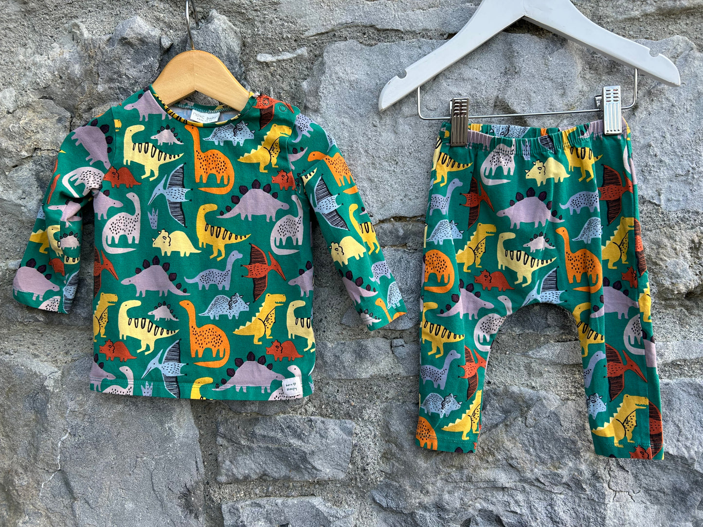 Dinosaurs green pjs  6-9m (68-74cm)