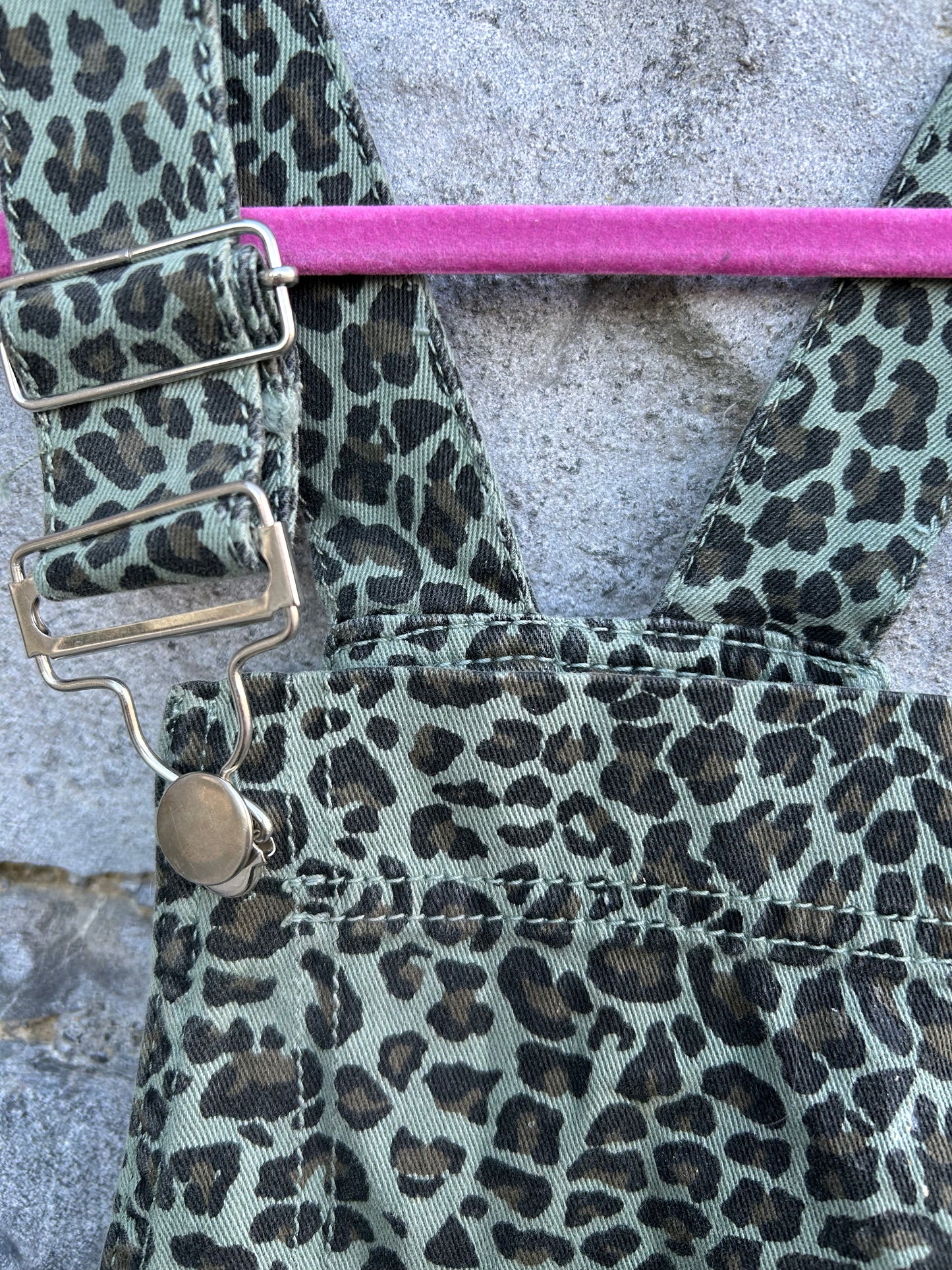 Leopard print green denim pinafore  8-9y (128-134cm)
