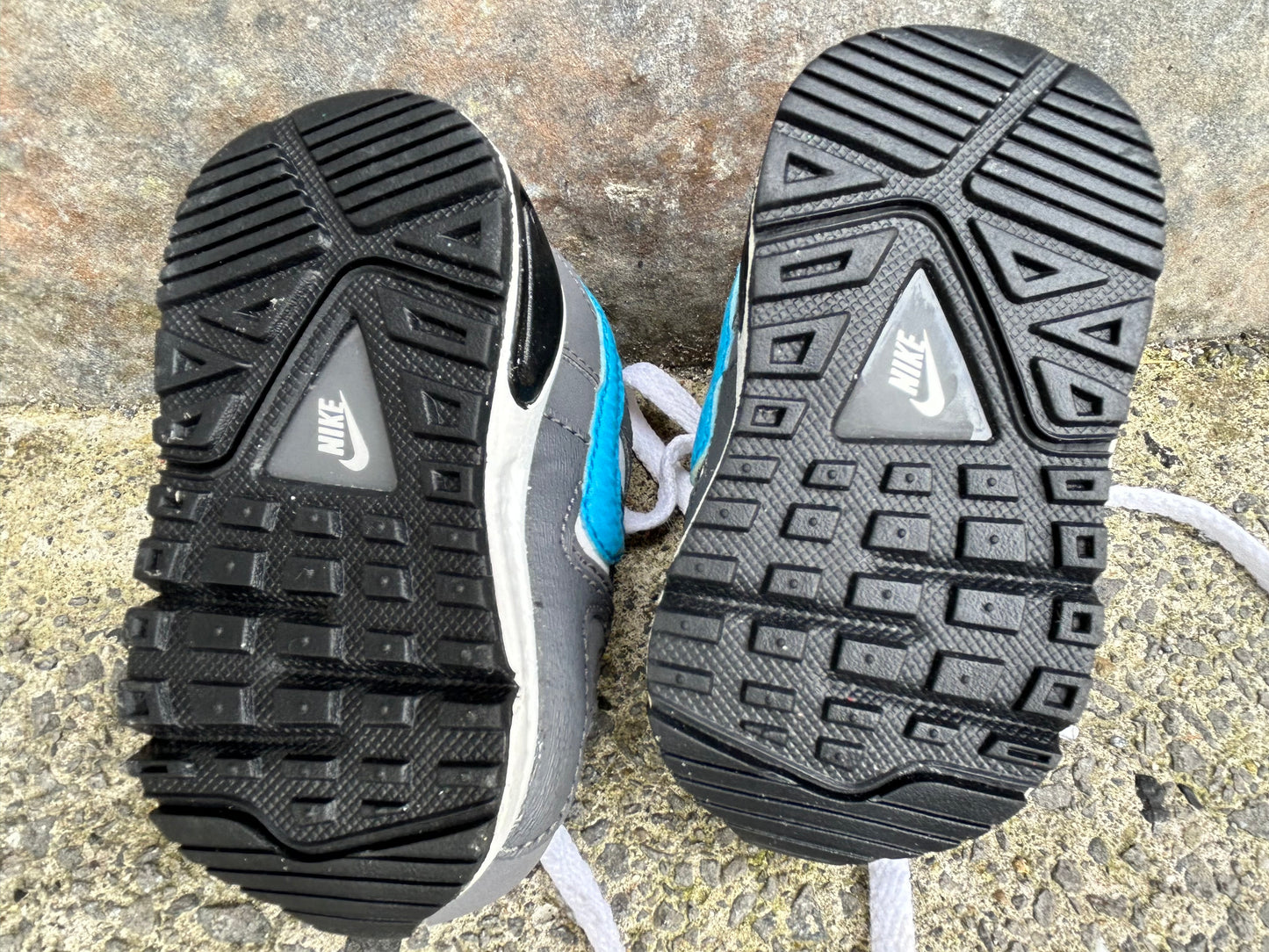 Black&white runners  uk 1.5 (eu 17)