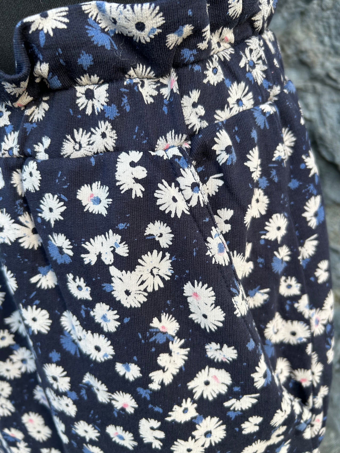 Daisies navy skirt uk 10-12