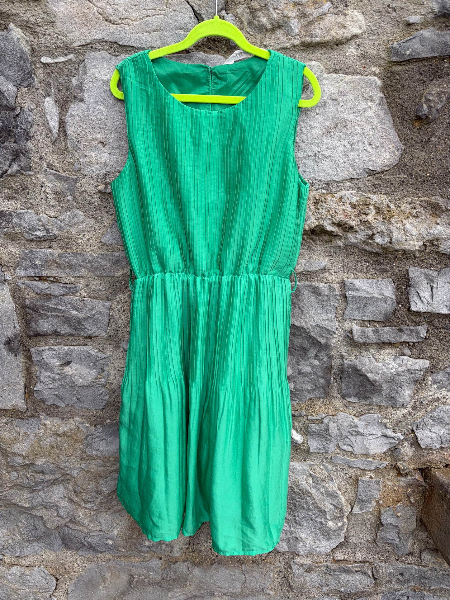 Green pleated dress  11-12y (146-152cm)