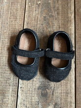 Load image into Gallery viewer, Black shiny baby shoes  uk 2 (eu 18.5)
