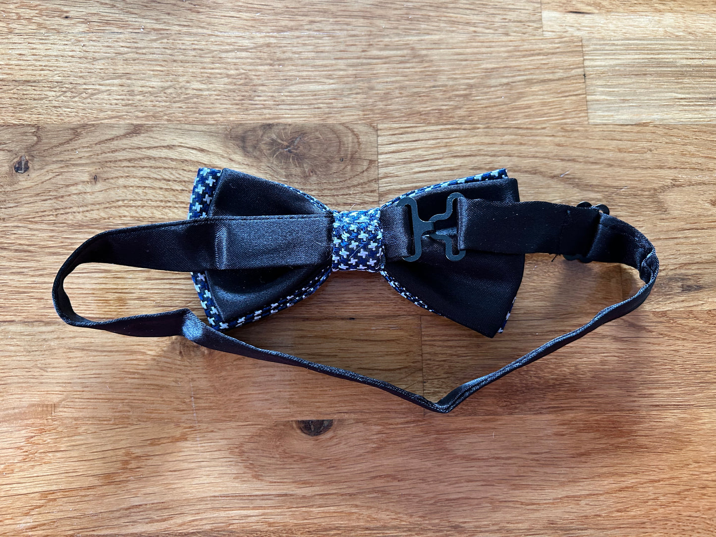 Black&white bow tie