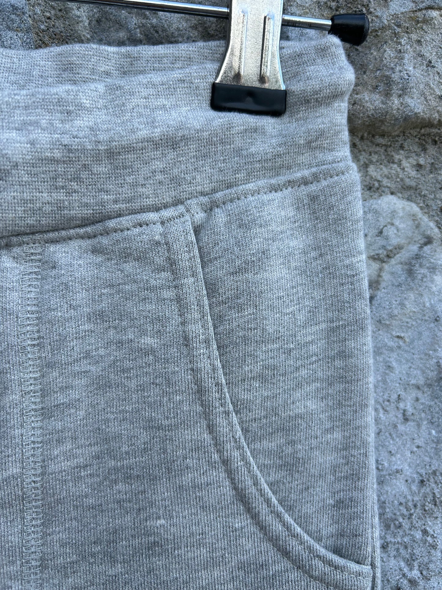 Grey joggers  7-8y (122-128cm)