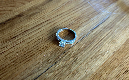 Engagement silver ring