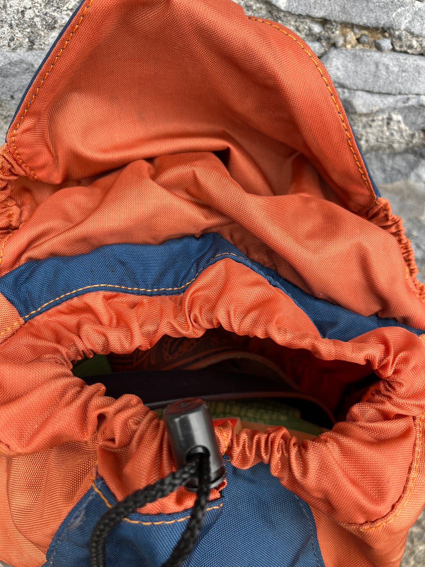 90s orange&navy backpack