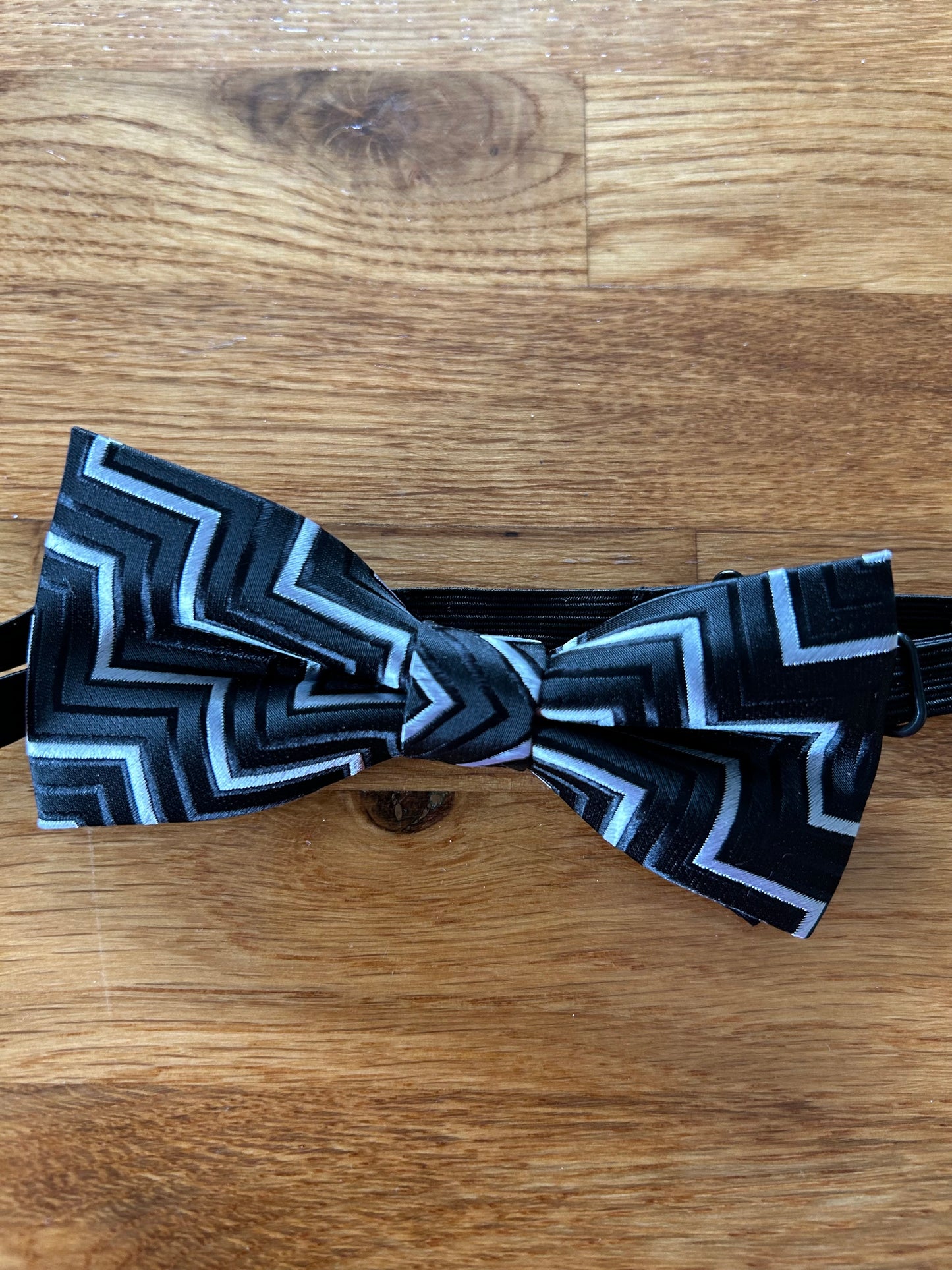 Black zig zag bow tie