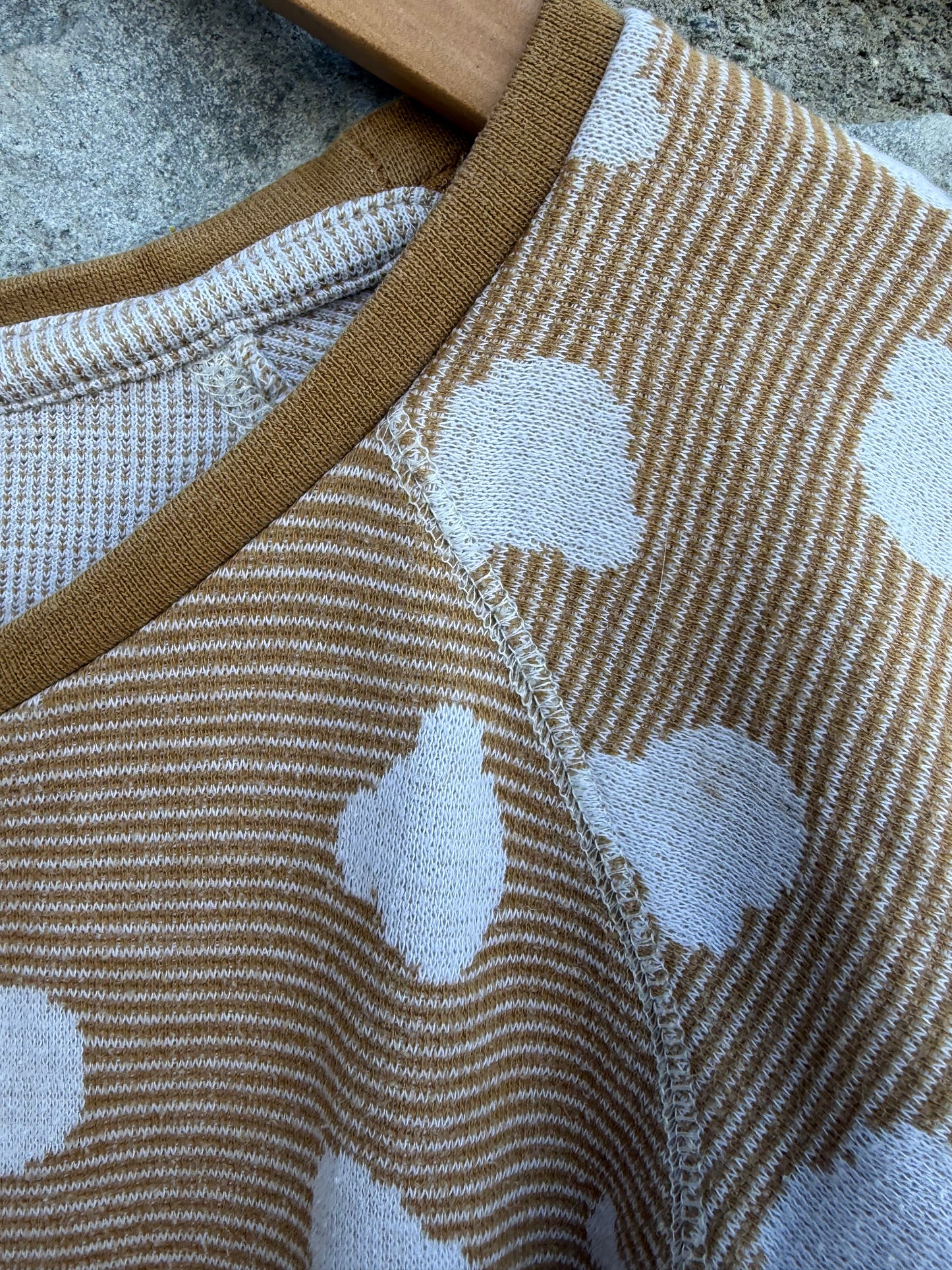 Brown stripy jumper  7y (122cm)