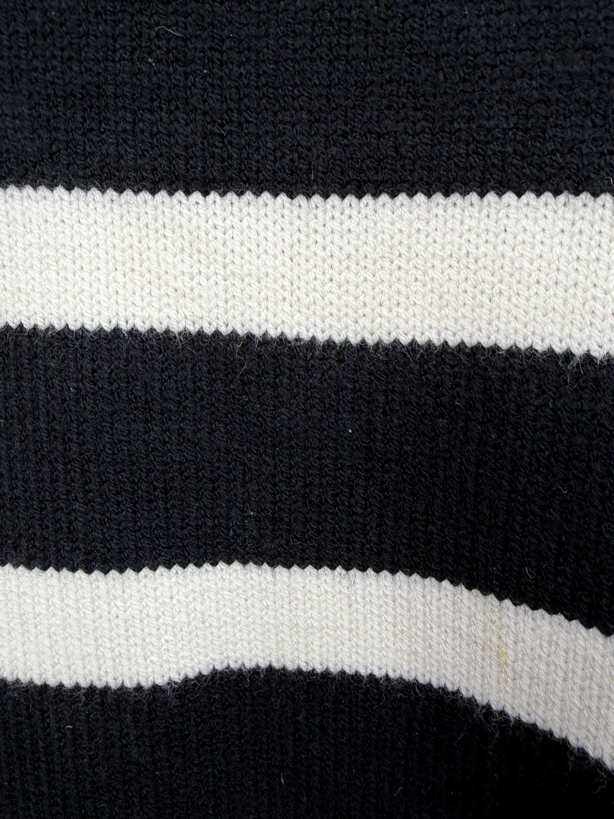 Black&white stripy jumper  9-10y (134-140cm)