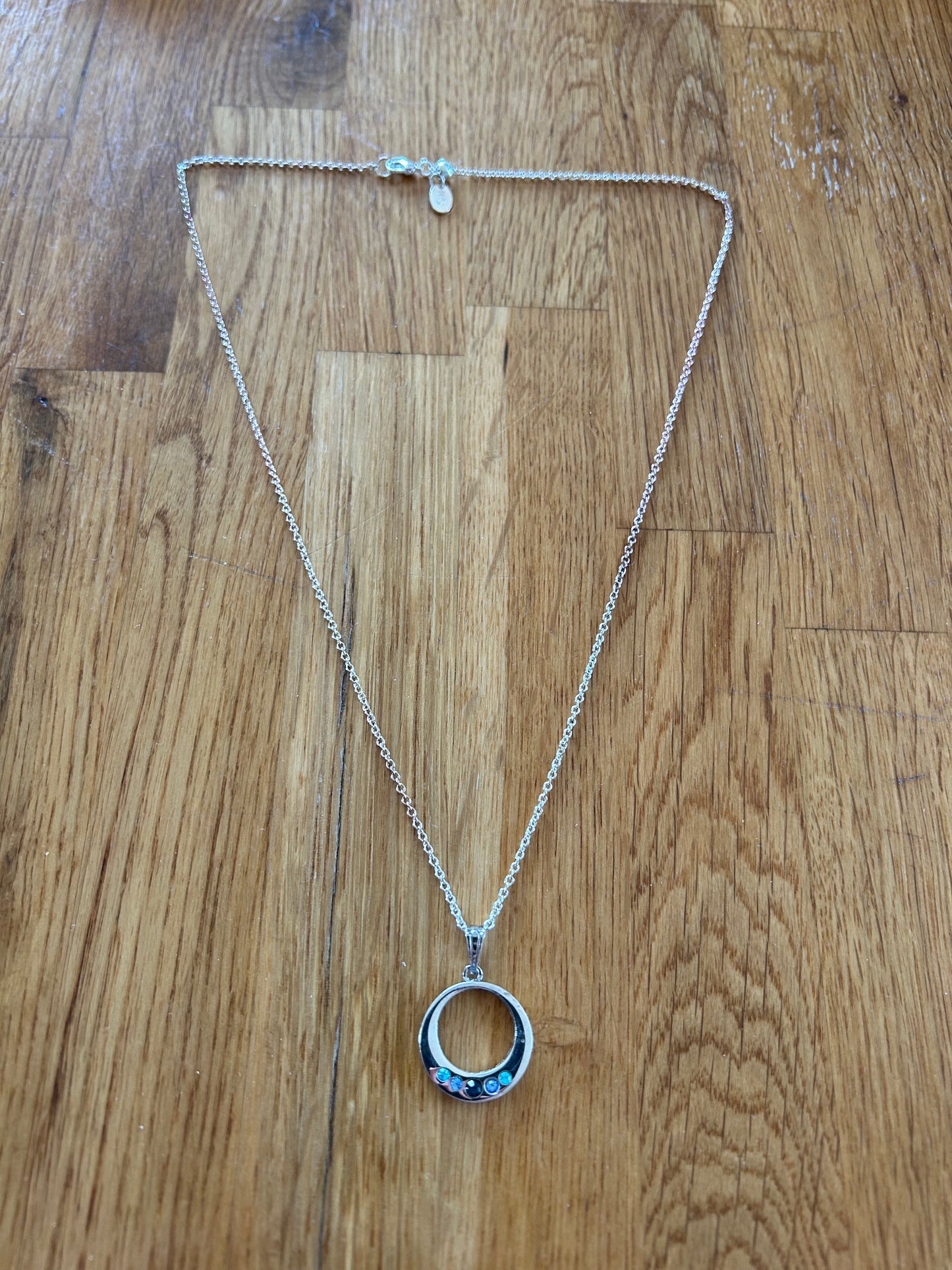 Circle & blue stone necklace