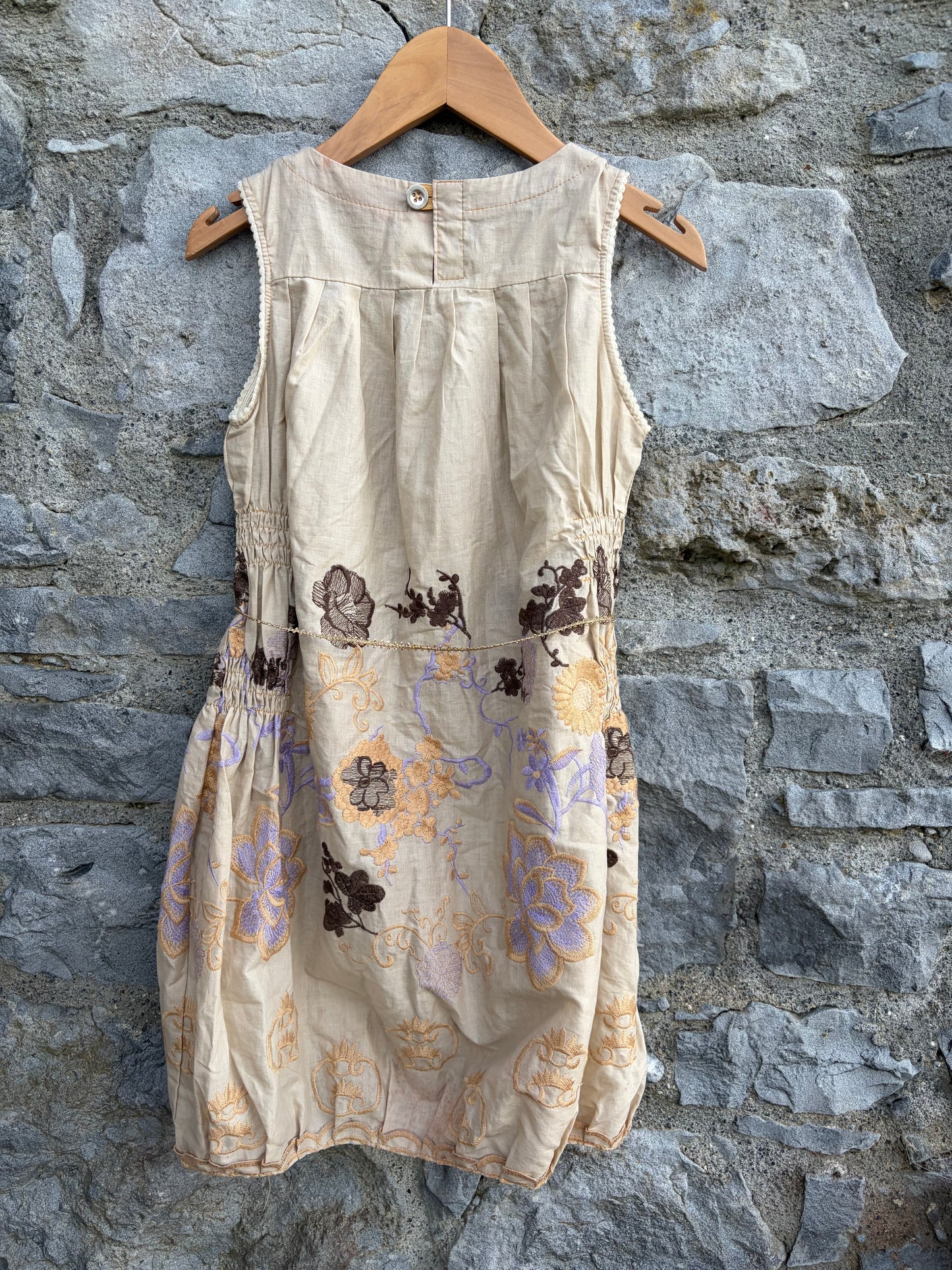 Embroidered flowers beige dress  5-6y (110-116cm)