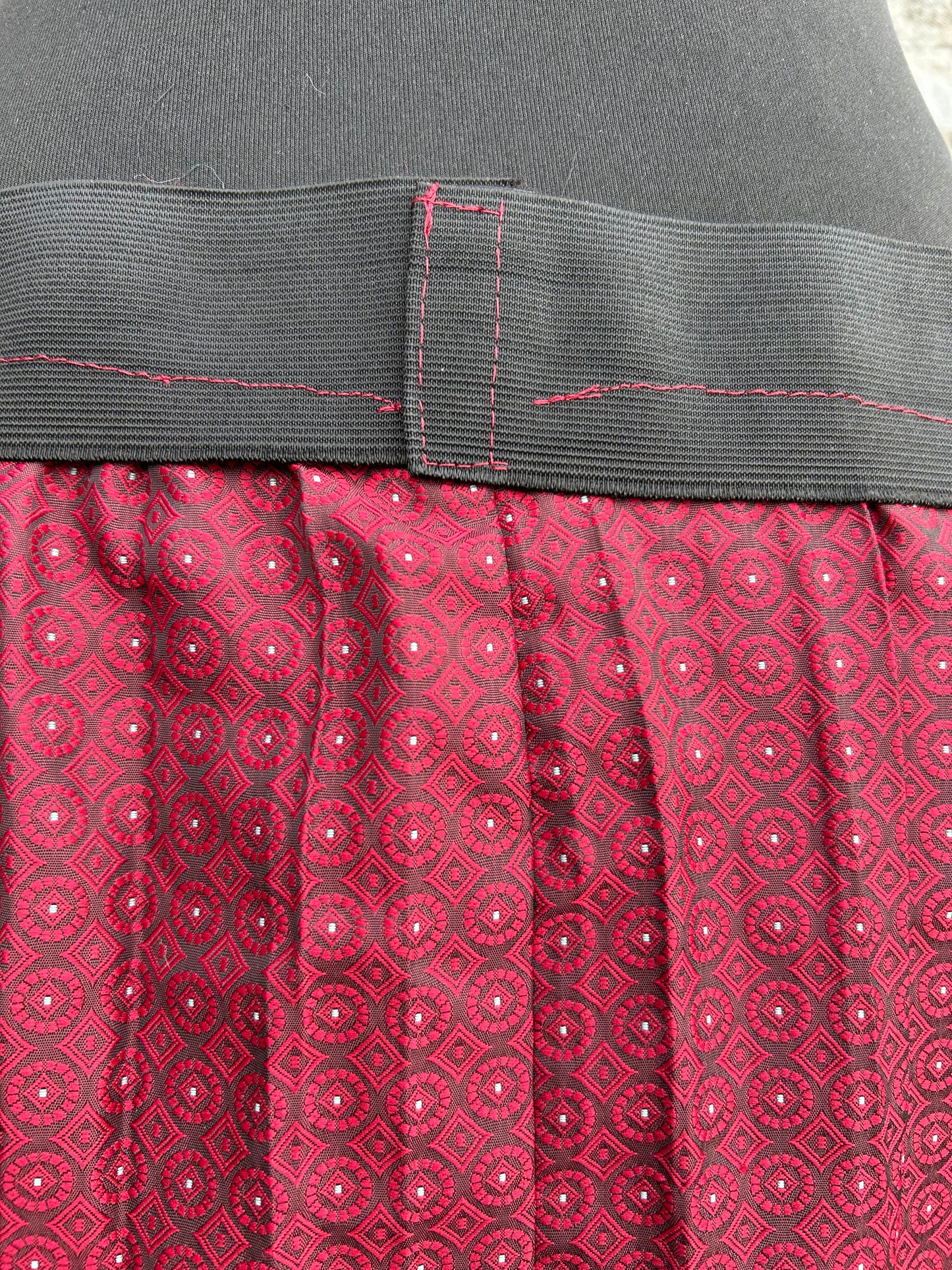 Maroon pleated skirt uk 14-16