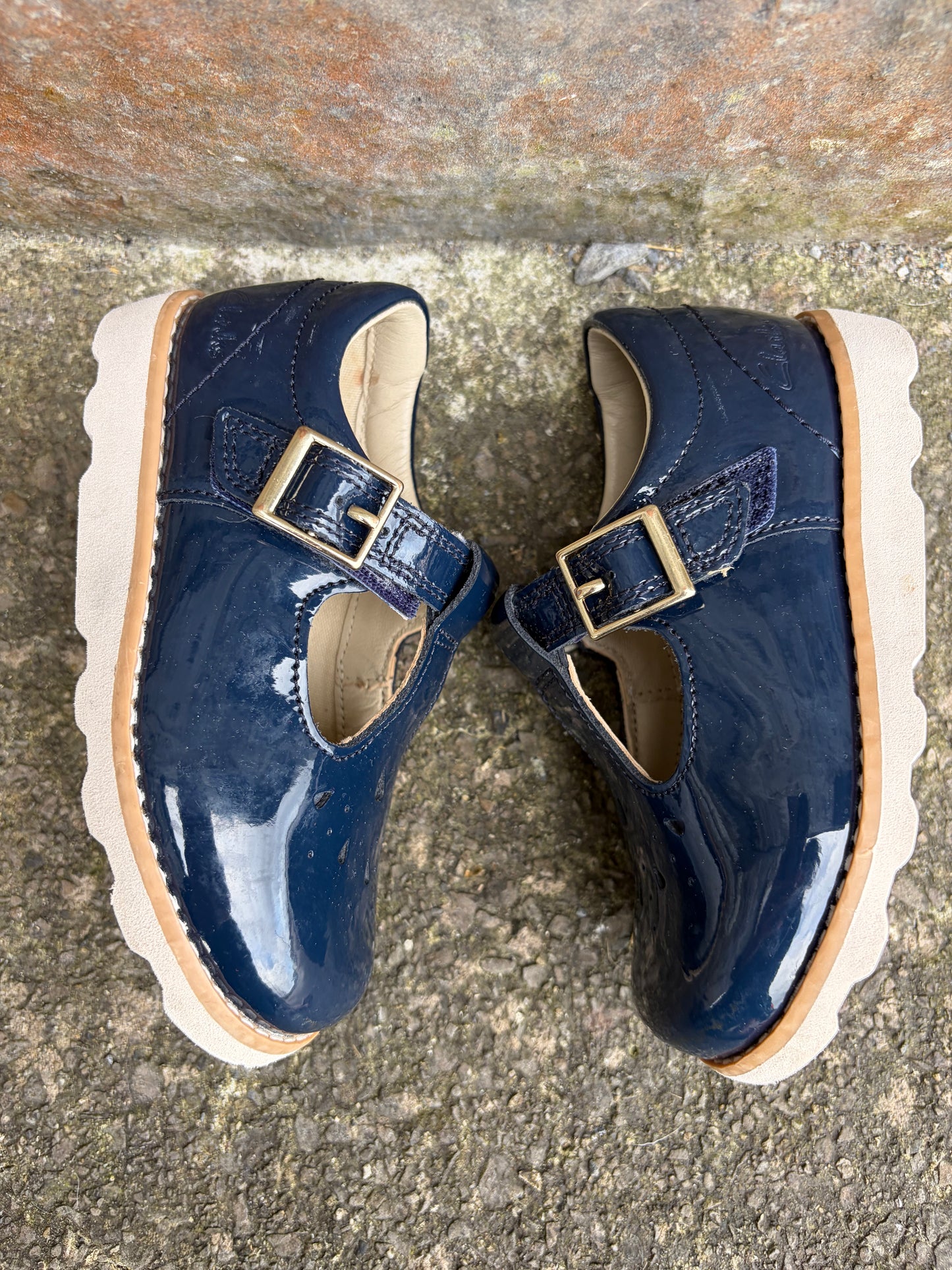 Crown print patent Navy T-bar shoes  uk 7.5 (eu 25)