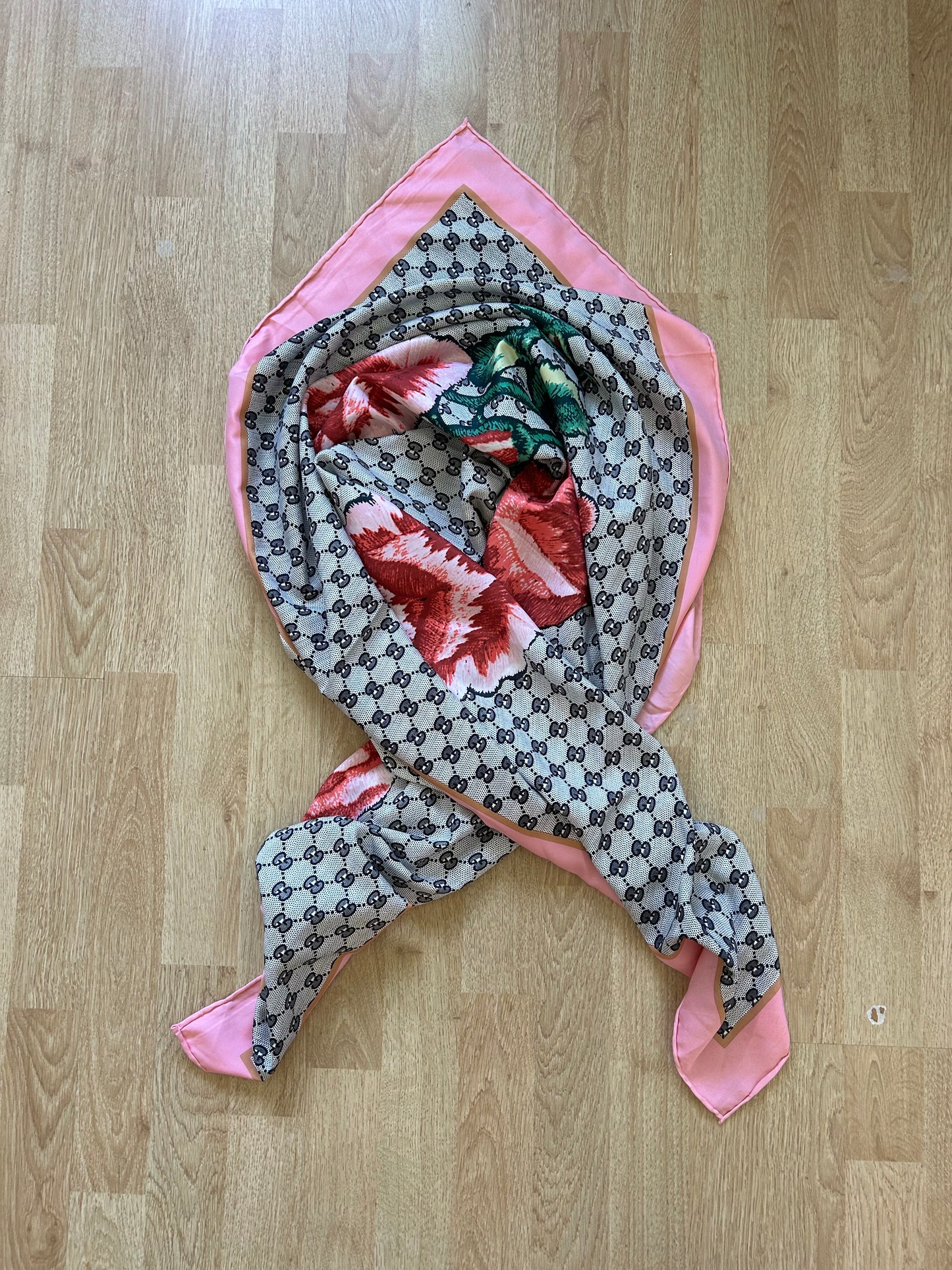 Heart&roses big square scarf