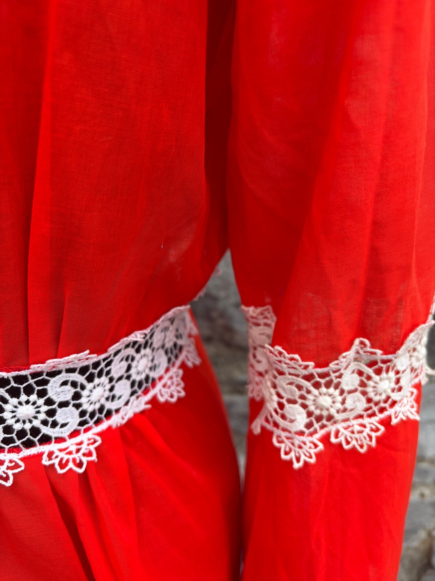 70s red robe with white lace uk 8-10